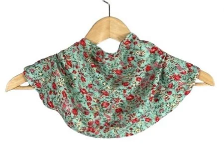 Bib scarf-green roses