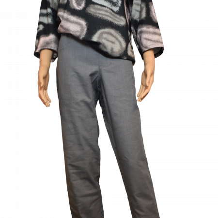 stretch-broek-vrouw-ook-grote-maten-betongrijs