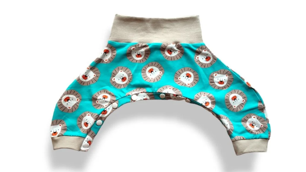 Dysplasie-Hip Happy broek Lion face is speciaal ontworpen om over de Pavlik brace of een gelijkaardige brace aan te trekken. Gozz4all.com