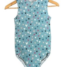 Ärmelloser Body blaue Herzen