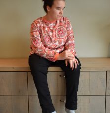 Huispak-Hansop-jumpy-grote maten-Mandala-jeans -smeer en uitkleedgedrag-Gozz4all-dementie-incontinentie-aangepaste kleding-rits op de rug-ongewenst uitkleden