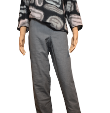 stretch-broek-vrouw-ook-grote-maten-betongrijs